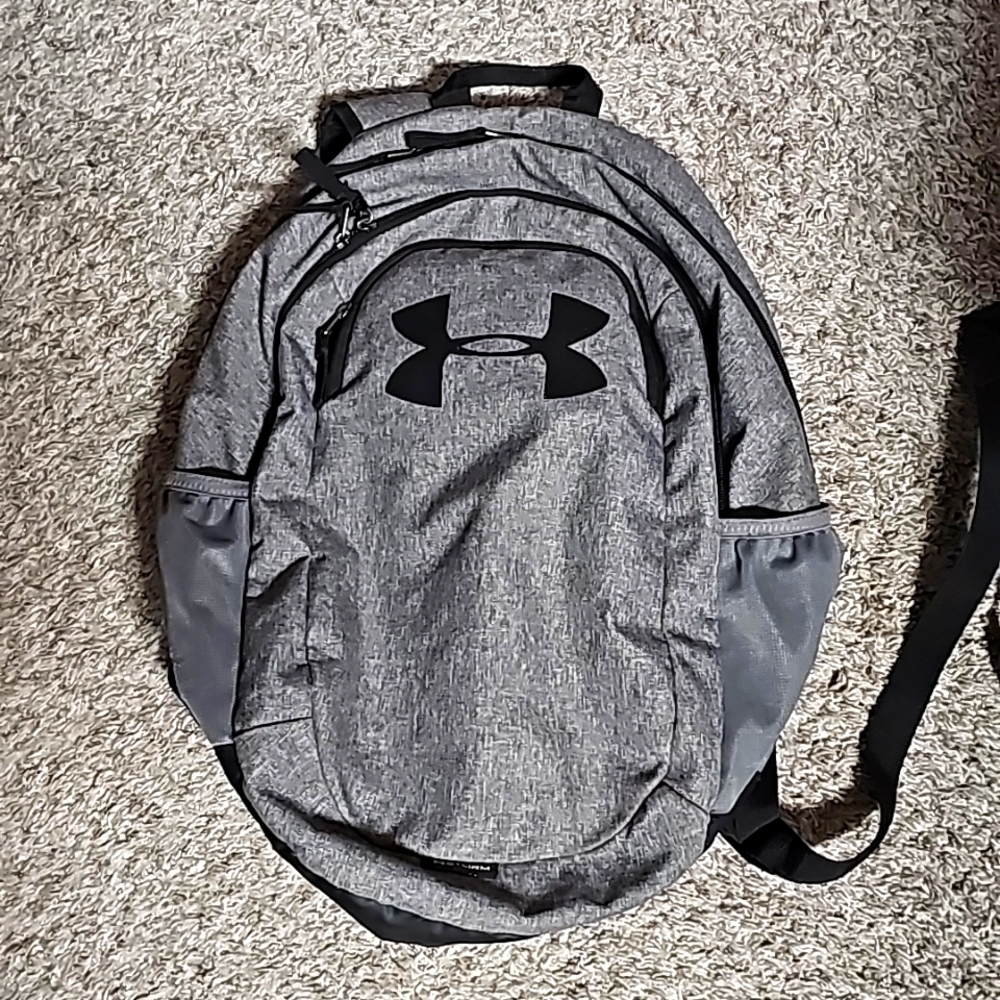 Under Armour Backpack very good condition/ black and gray!